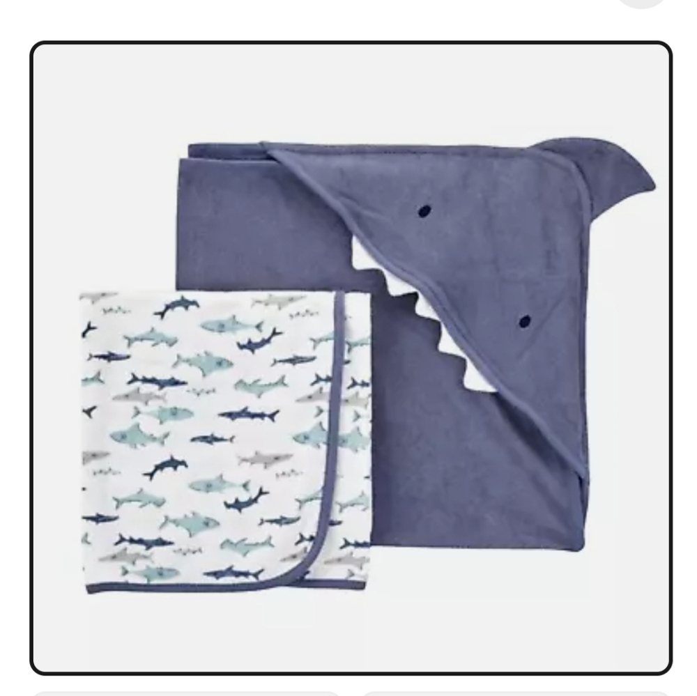 NWOT Shark hooded towel + towel + 5 wash clothes